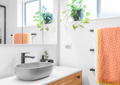 Plants, colours and textures make a big impact in a small bathroom